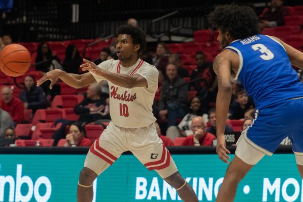 Redshirt sophomore guard Zion Russell passes the ball in an NIU mens basketball home game against the University at Buffalo on Tuesday. Russell recorded 2 points in 27 minutes played in a 85-47 loss to Kent State University Saturday. (Ryanne Sandifer | Northern Star)
