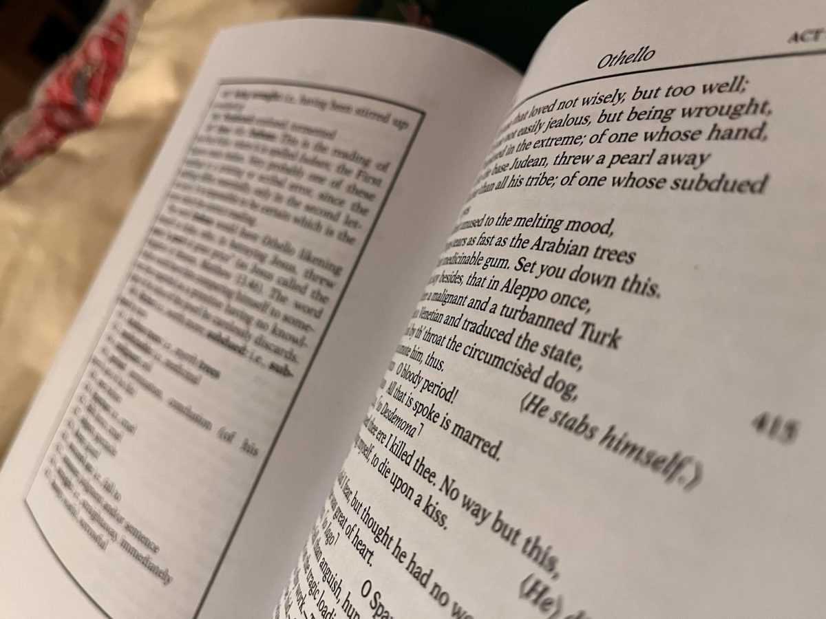 The Folger Shakespeare Library’s edition of Shakespeare’s “Othello,” published June 2017, is open to Act 5 Scene 2 and includes a glossary of Early Modern English terms featured on each page. Early Modern English is outdated and should be abandoned in modern theater. (Lucy Atkinson | Northern Star)