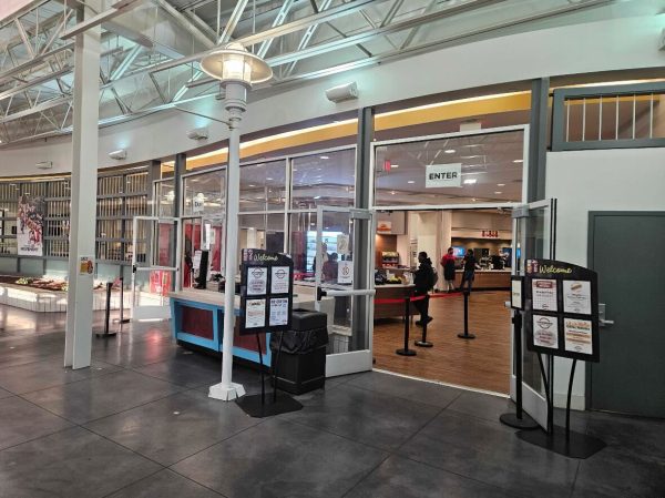 The Stevenson Retail Dining Center stands with its doors open. Stevenson’s dining needs an upgrade. (Kahlil Kambui | Northern Star)