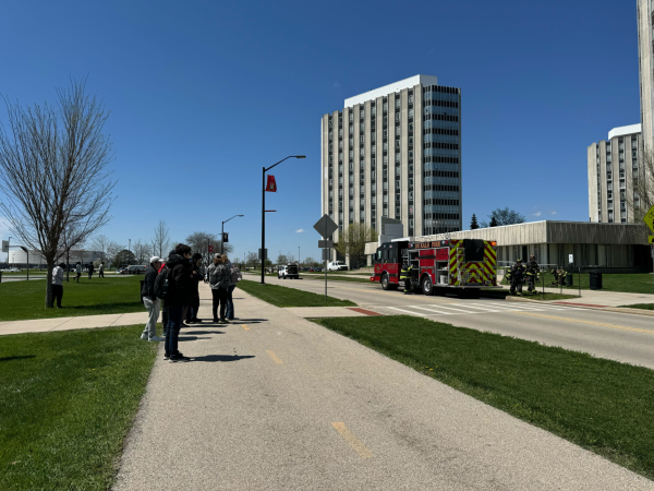 A group of students stand across from the Stevenson South entrance. Stevenson Tower A residents were cleared to go inside at 2:03 p.m. (Gabby Crabtree | Northern Star)