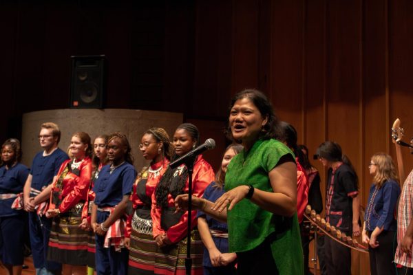 Kanjana Thepboriuk, professor of Thai Language and Thai Linguistics, introduces students of her program that danced along to the Thai Music Ensemble’s performance of “Serng Ponglang” on Tuesday. “Serng Ponglang” is a traditional Thai Folk Dance song and was performed by the Ponglang Ensemble. (Totus Tuus Keely | Northern Star)