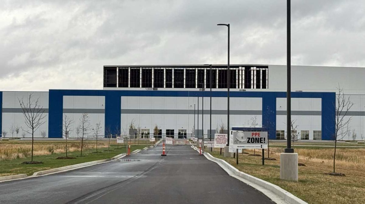 The entrance to the Kraft Heinz Building sits at the ChicagoWest Business Center. Its opening has been delayed to 2027. (Marco Alvarez | Northern Star)