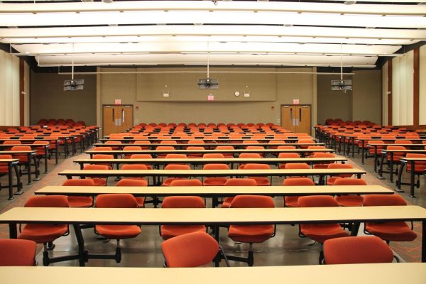 Room 100 in Cole Hall sits empty. Opinion Columnist Byrdie Seda argues that year-round classes should be implemented in schools. (Northern Star File Photo)