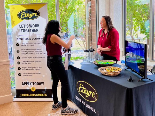 Meghana Undi, a computer science graduate student, (left) gives her resume to Etnyre & Co. Talent Acquisition Specialist Erika Davis (right) on Tuesday during the College of Engineering and Engineering Technology Job and Internship Fair. CEET holds fairs in the fall and spring and the next one will be Feb. 17 at the Barsema Alumni and Visitor’s Center. (Sofia Howell | Northern Star) 