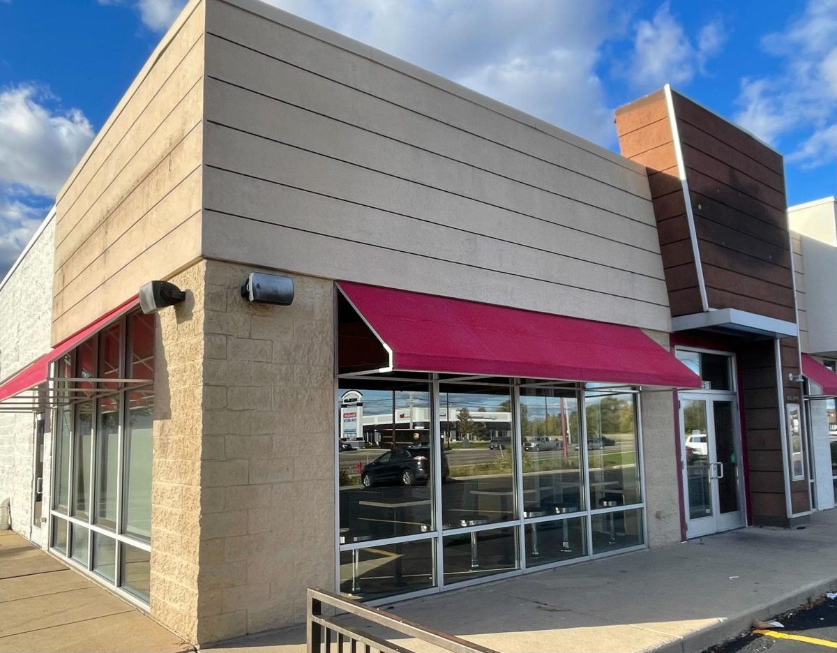 The former location of Noodles and Company sits on a cloudy day. After 21 years in business, Noodles and Company shut down its DeKalb location. (Austin Lamb | Northern Star)