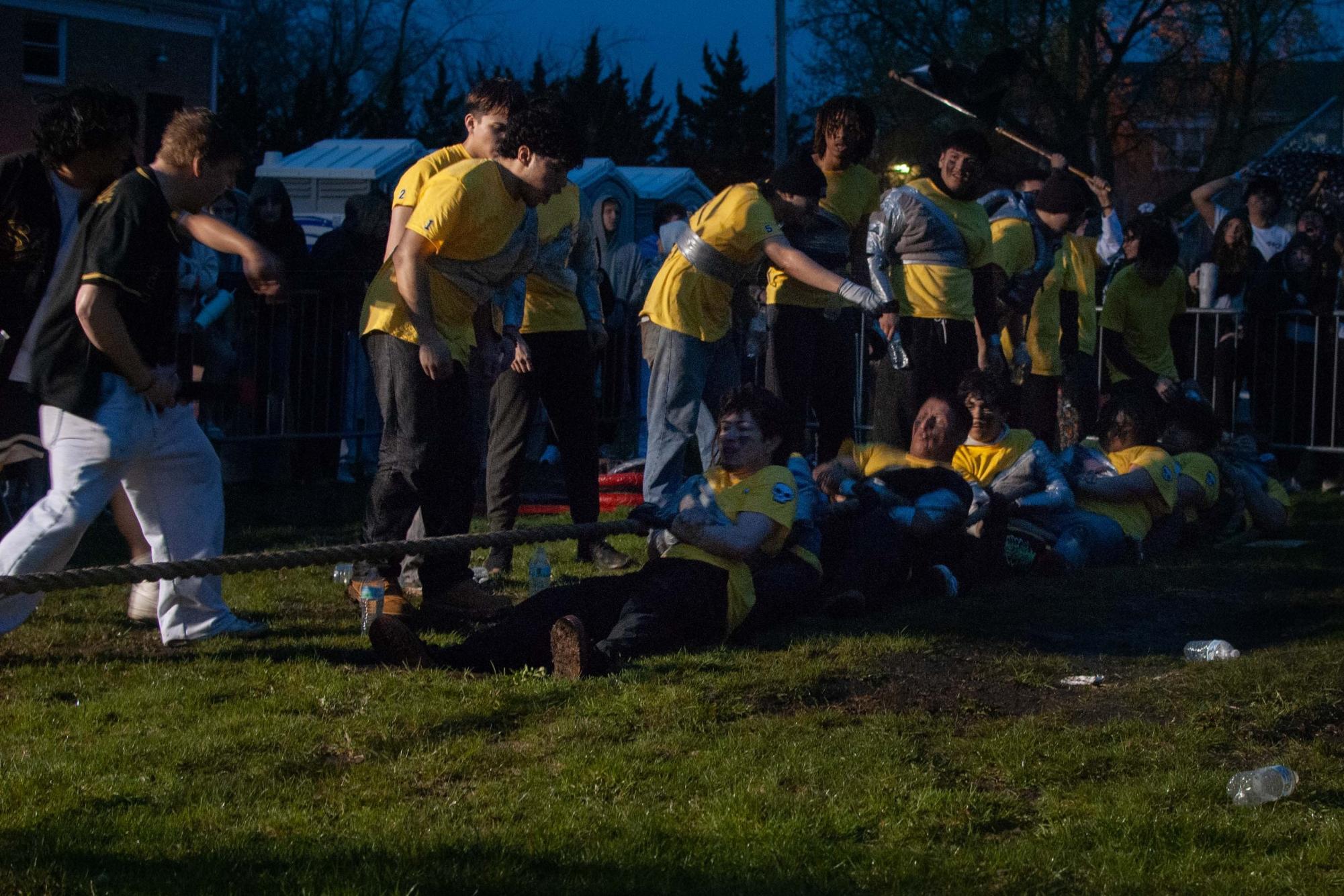 Phi Kappa Sigma fights against Tau Kappa Epsilon in the second rope of the play-in match on Sunday. The Skulls anchor was touched by someone from outside of the pit, causing them to lose the second rope. (Aidan Penca | Northern Star) 
